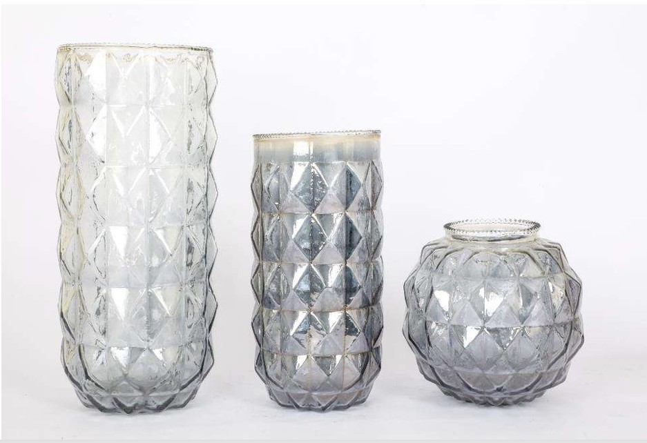 Elegant ribbed clear glass vase